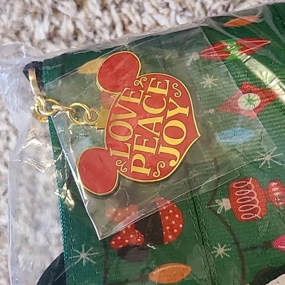 Harveys Disney's Mickey Christmas Medium Streamline Tote - Picture 9 of 10